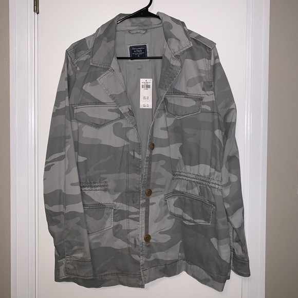 Abercrombie & Fitch Jackets & Blazers - Abercrombie & Fitch camo jacket